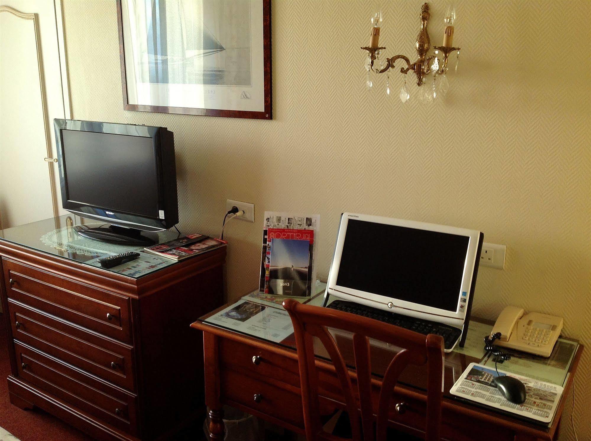 ברסט Abalys Hotel מראה חיצוני תמונה